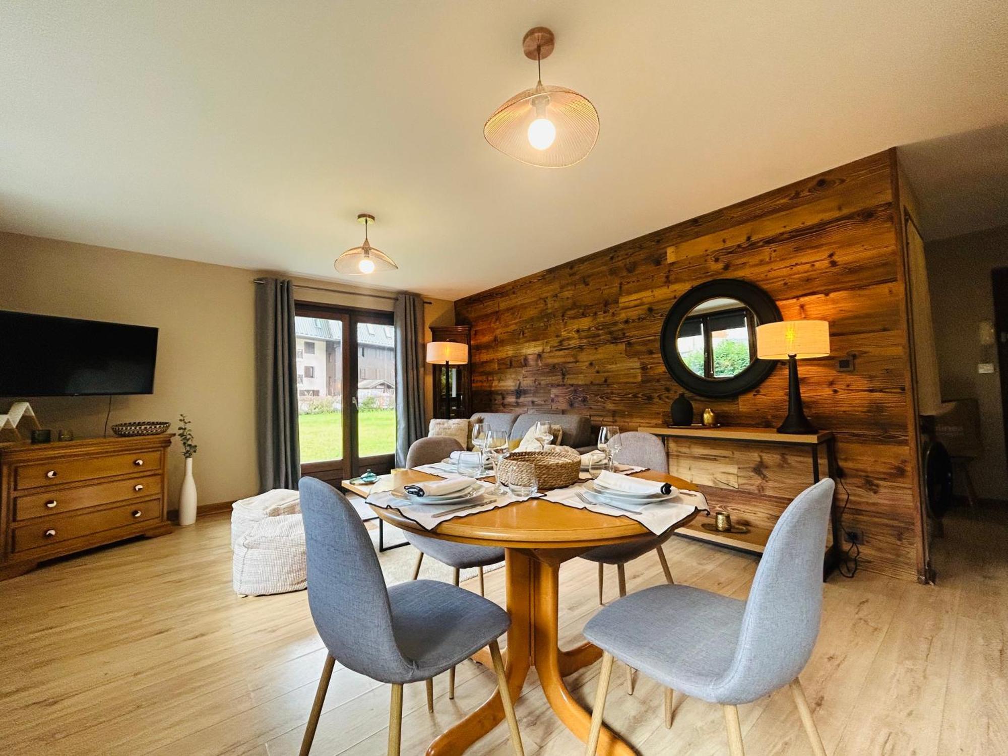 Appartement Style Chalet Avec Grande Terrasse Et Parking Prive Chamonix Bagian luar foto